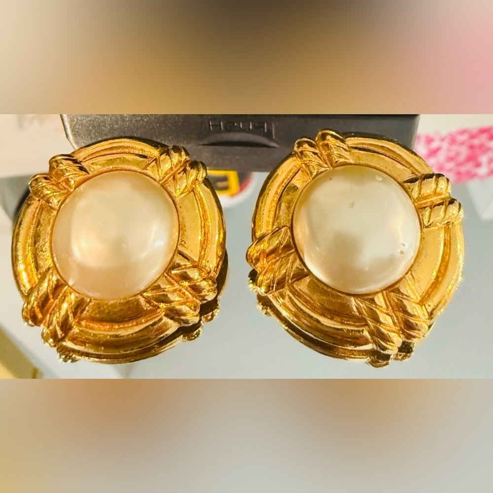 Vintage CHANEL 24K Gold Plated Faux Pearl Earrings Circa 1980’s - Picture 3 of 10